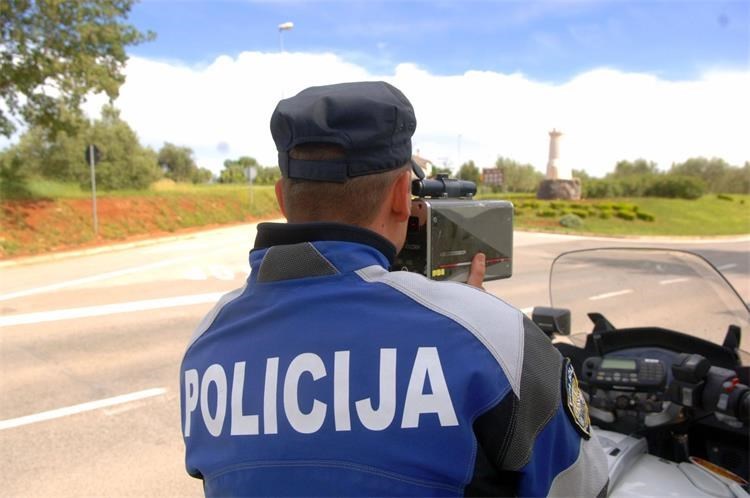 Već prvog dana ROADPOL-ove akcije policija utvrdila 33 prekršaja prekoračenja brzine
