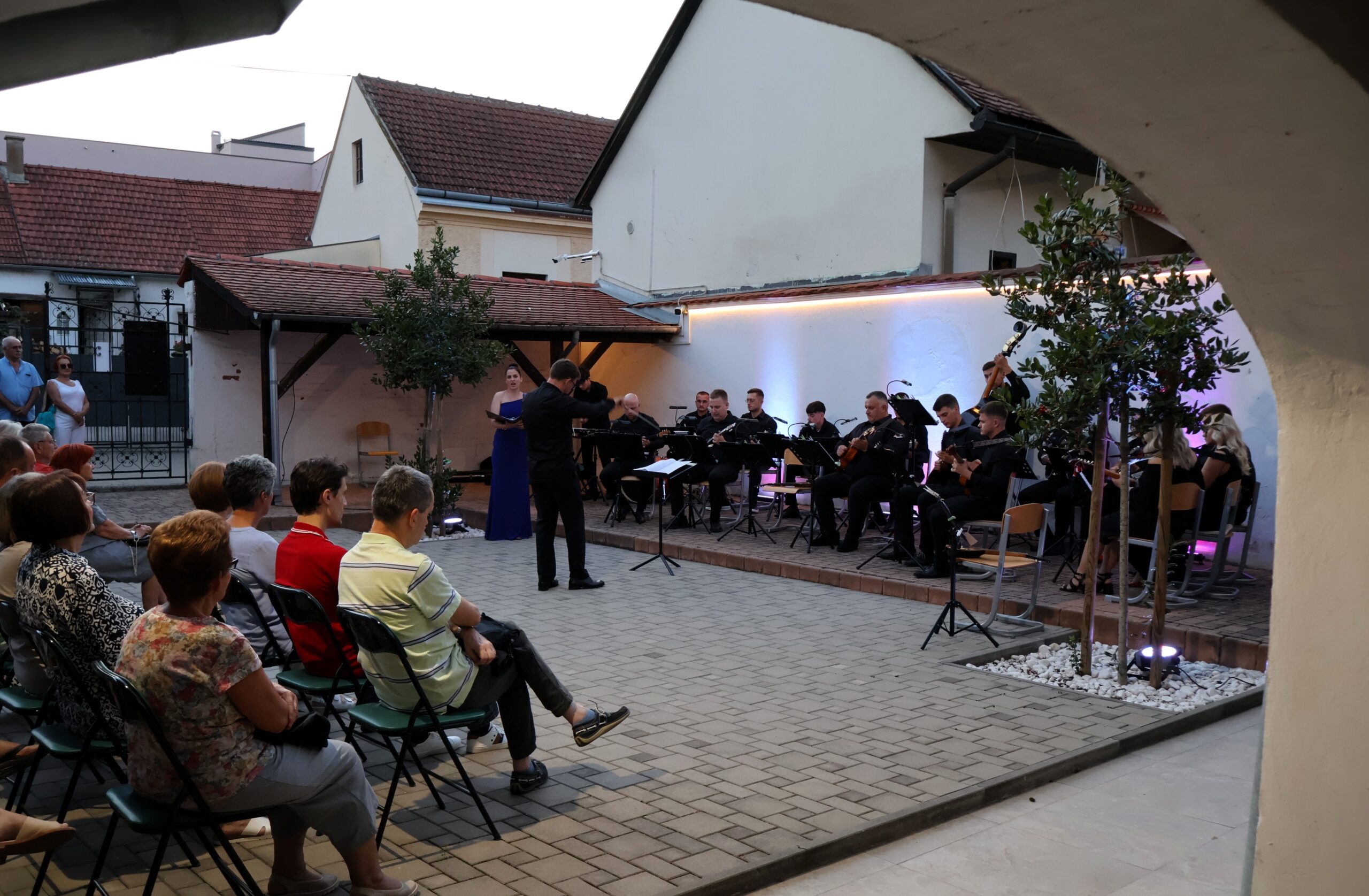 Križevčani uživali u Tamburi pod ljetnim nebom, u prosincu stiže opereta „Šišmiš“