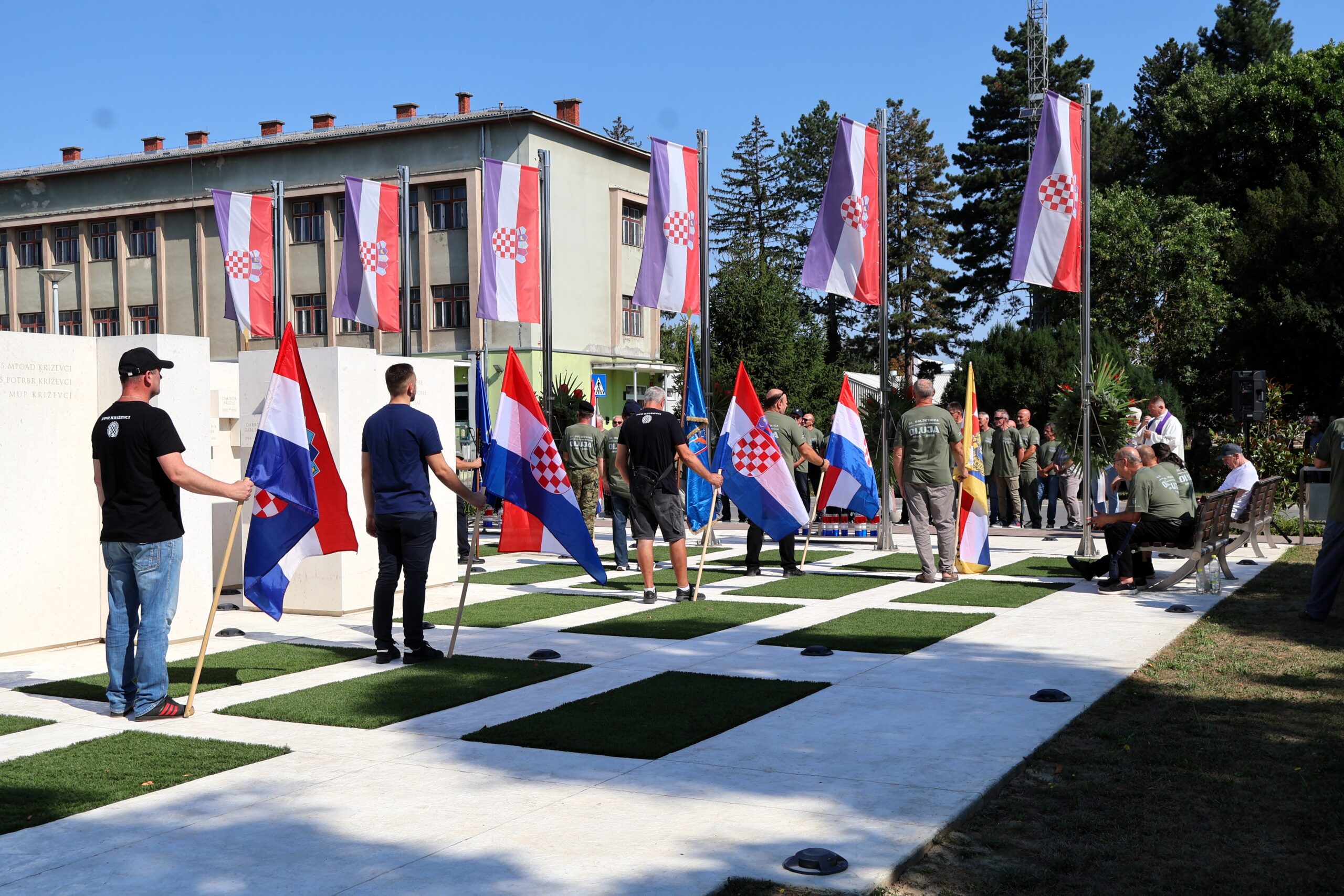 Križevčani položili vijence i zapalili svijeće u čast poginulim braniteljima