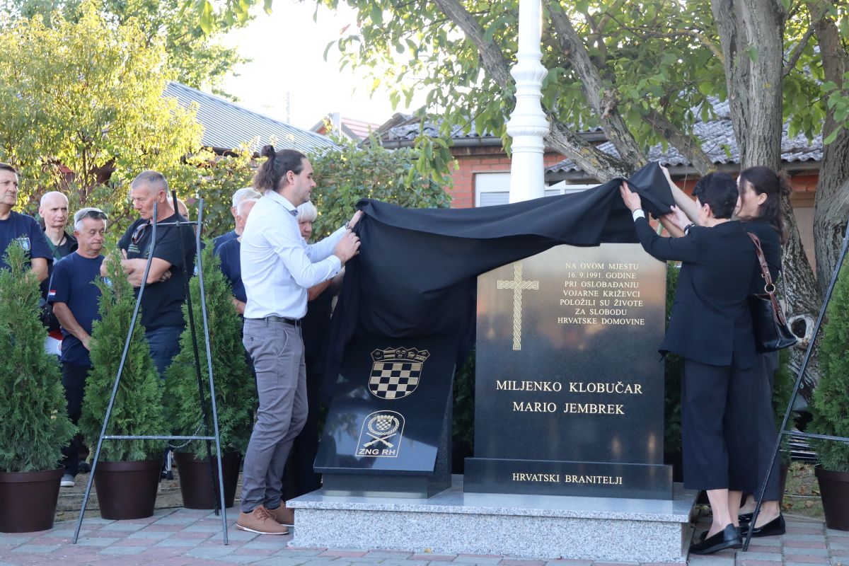 [FOTO] Otkriveno obnovljeno spomen-obilježje prvim križevačkim žrtvama kod Šumarije