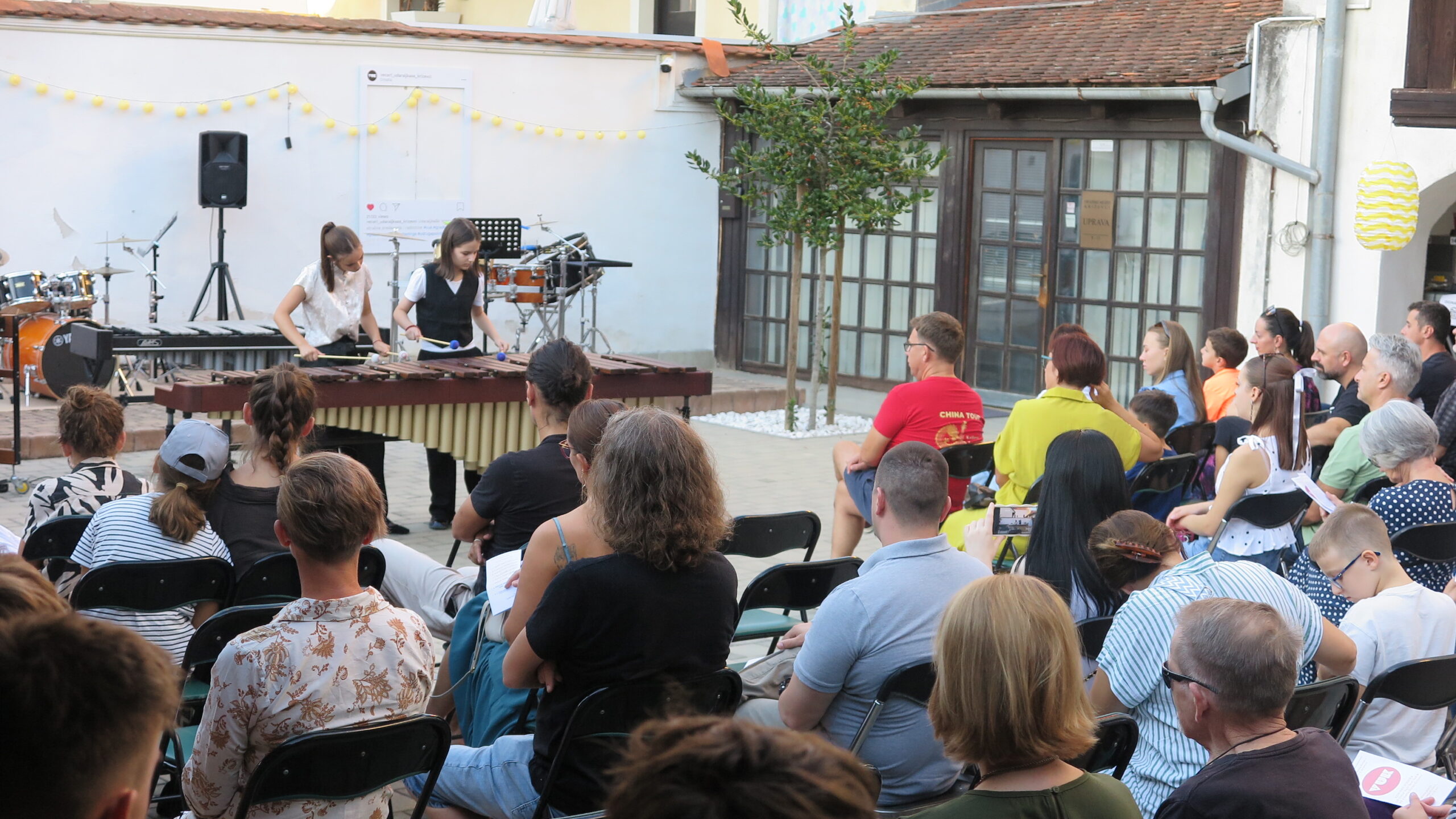 Finale 16. VUK-a: Najposjećeniji koncert – domaći glazbenici uz djevojke iz Srbije – energični nastupi i pozdrav dogodine