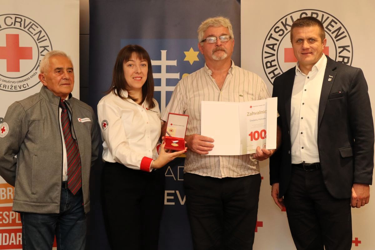 Tradicija humanosti duga više od šest desetljeća: Nagrađeni jubilarni križevački darivatelji krvi