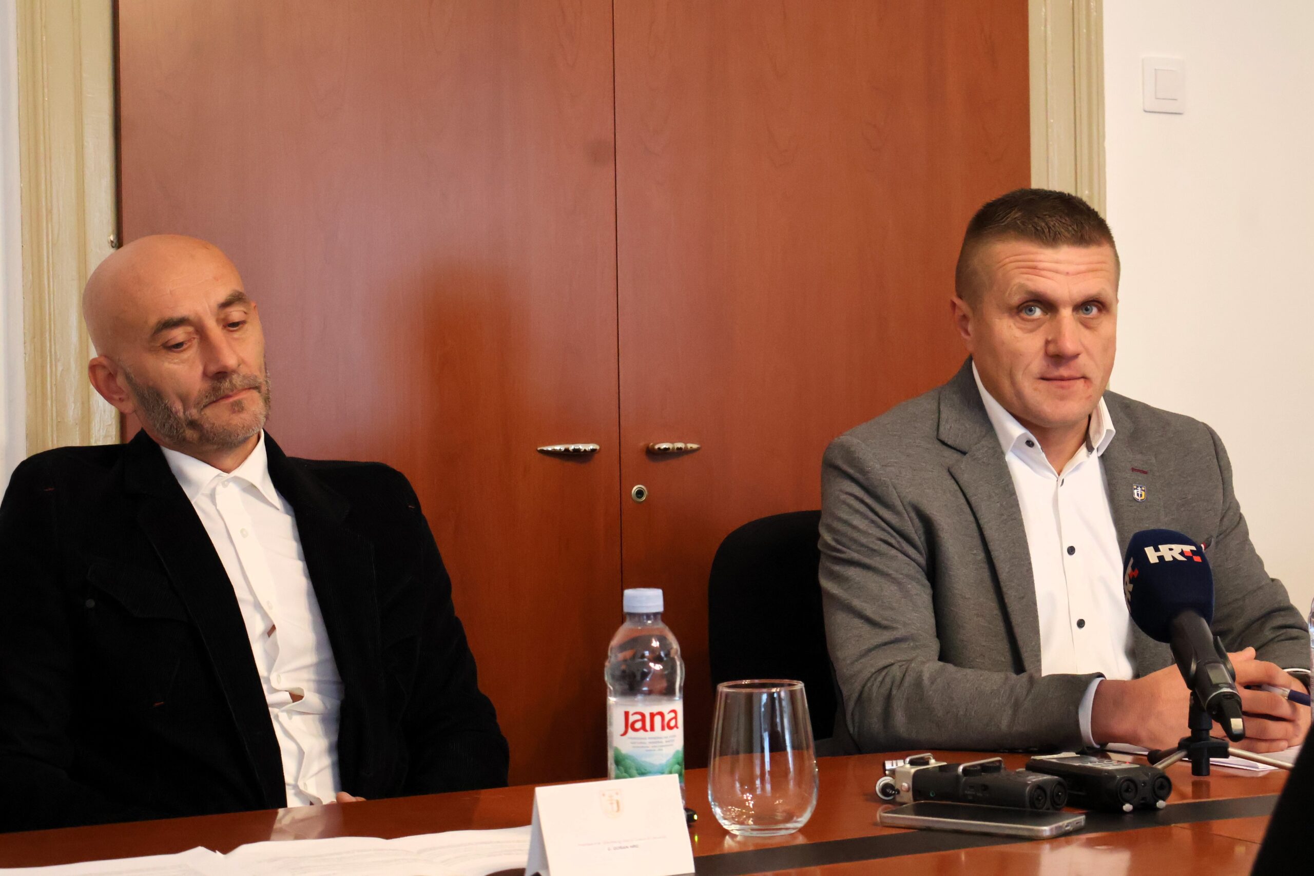 KOMUNIKACIJA PREKO MEDIJA Katanović i Hrg: Županija nema argumenata, kočenje građevinskih dozvola je čisti stranački interes